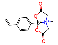 4-Methyl-2,6-dioxo-8-(4-vinylphenyl)hexahydro-[1,3,2]oxazaborolo[2,3-b][1,3,2]oxazaborol-4-ium-8-uid